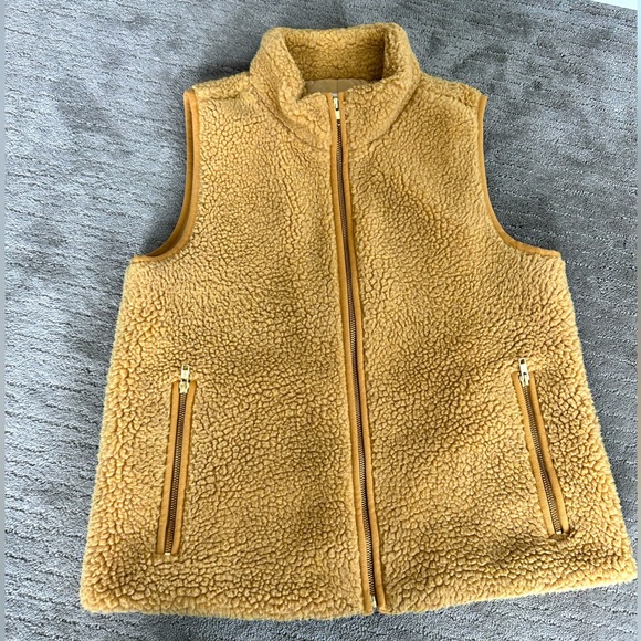 J CREW SHERPA WOMENS VEST - GOLD YELLOW. MEDIUM. RARE!!! - Picture 2 of 8